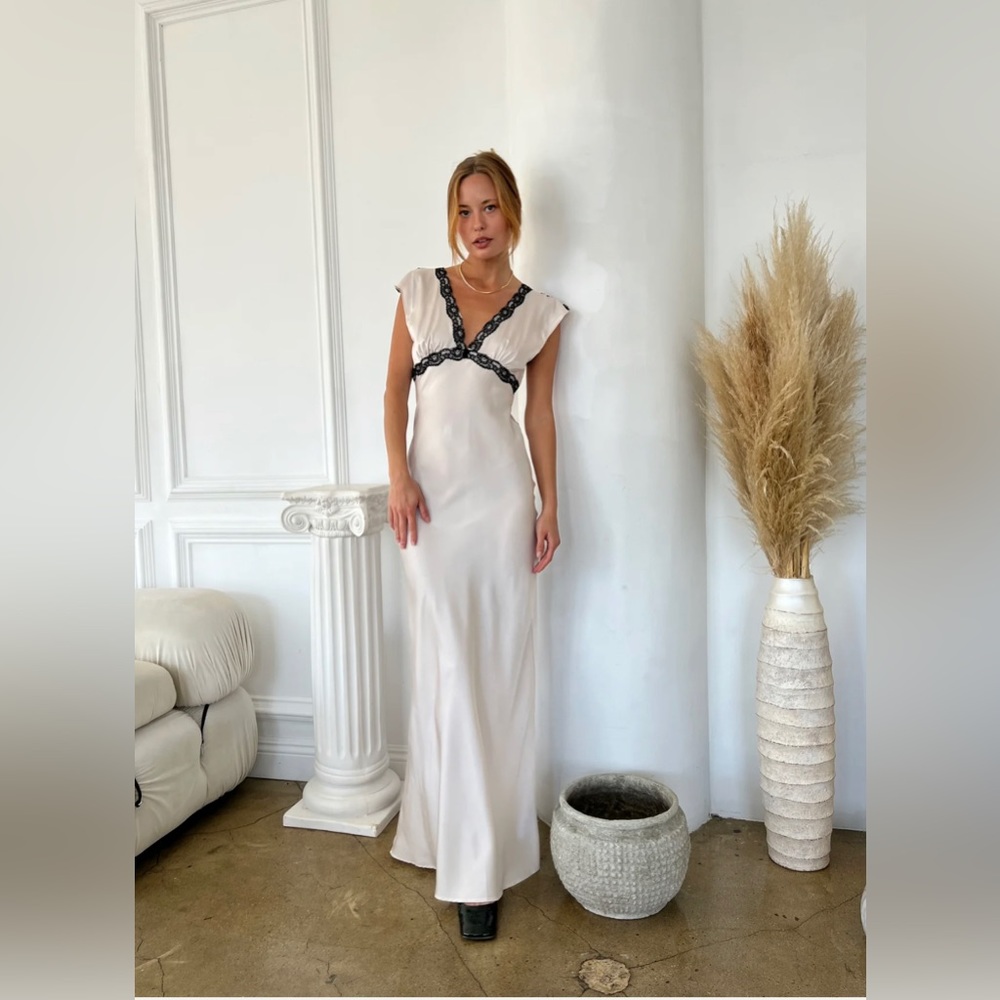 ISALIS Lady Satin Dress in Champagne